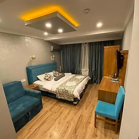 Riverland Hotel