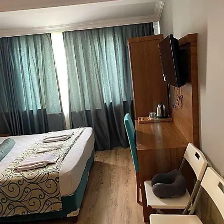 Riverland Hotel